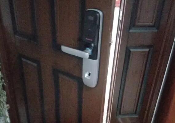 房門反鎖了怎么簡易開鎖 門反鎖打不開怎么辦？